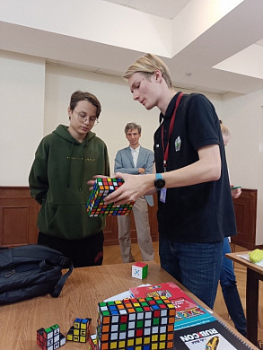 Спидкубер из Иванова представит свое научное исследование в Китае